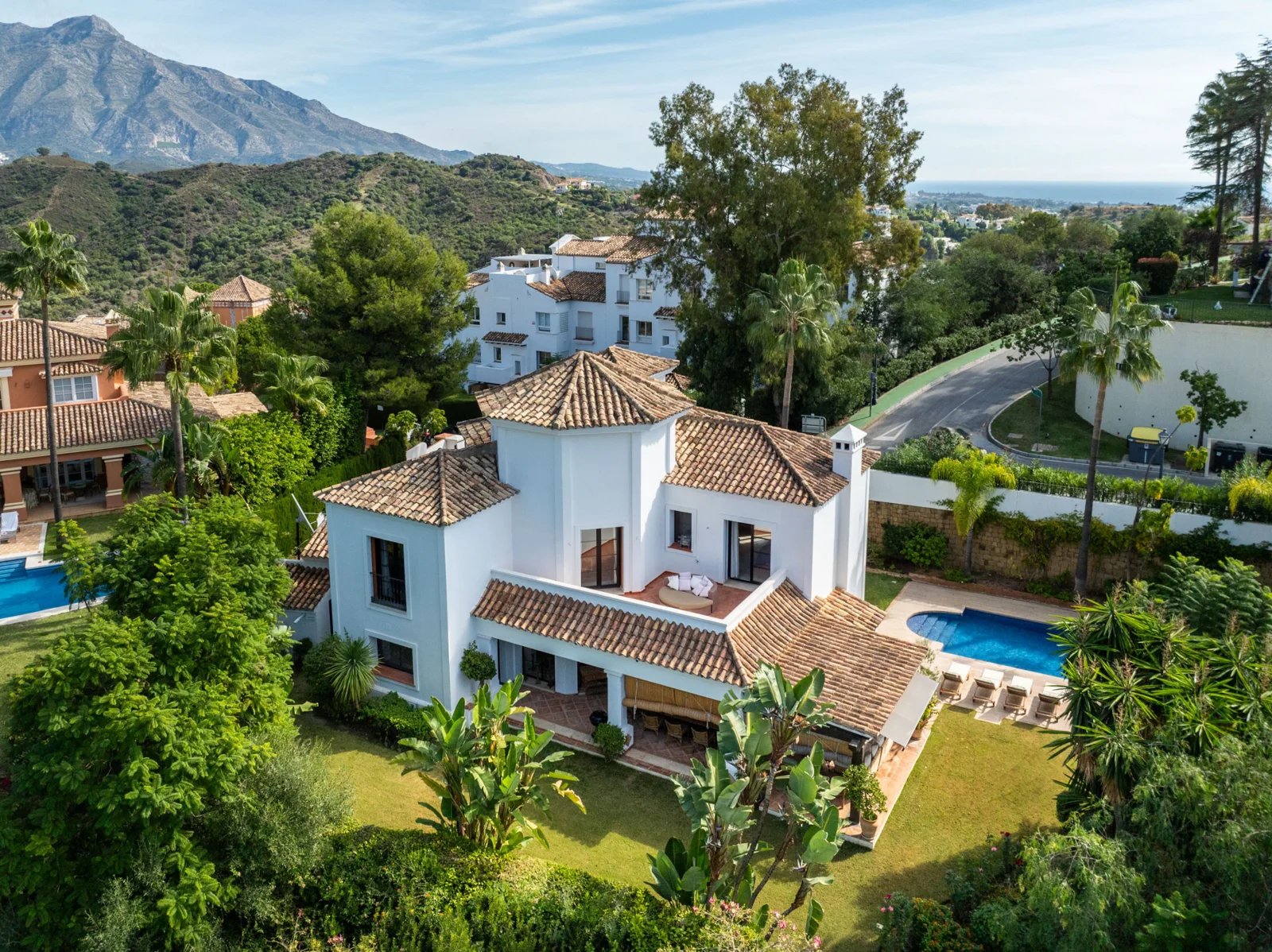 Aerial view of the villa and surrounding greenery in La Quinta
