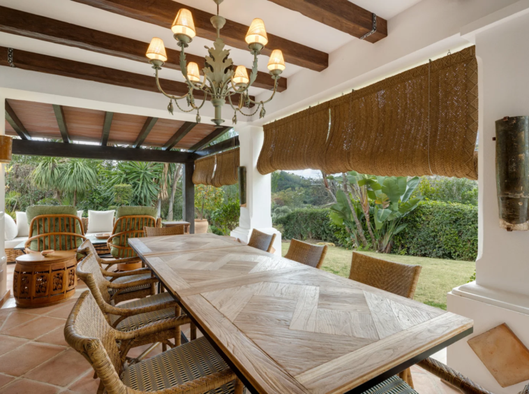 Covered terrace with an outdoor dining table