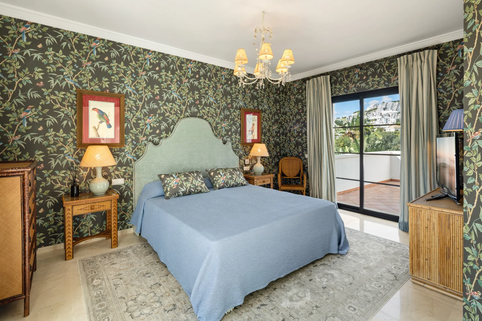 Bedroom with access to an outdoor terrace