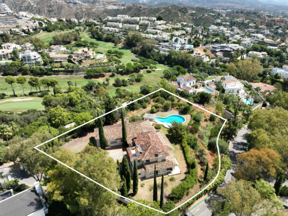 Aerial overview of the plot and existing buildings in El Herrojo