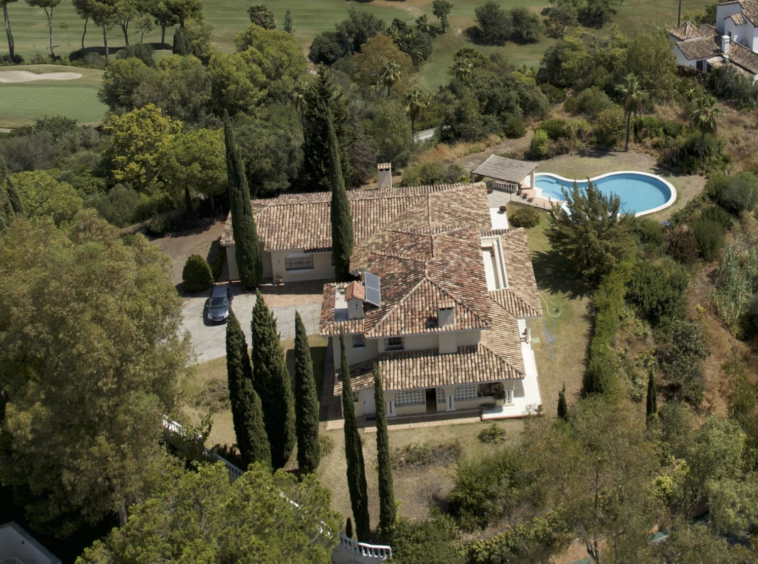 Existing house and landscaped grounds - aerial photograph