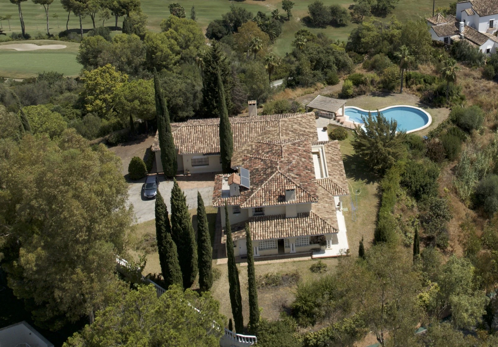Existing house and landscaped grounds - aerial photograph