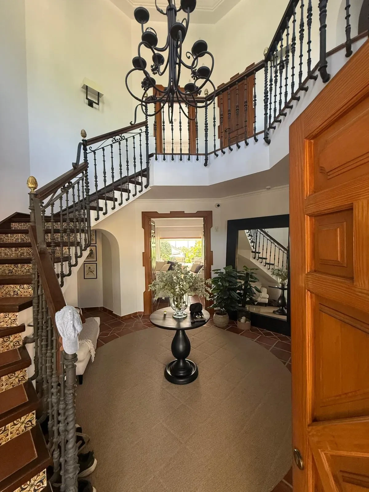 Entrance hall and staircase