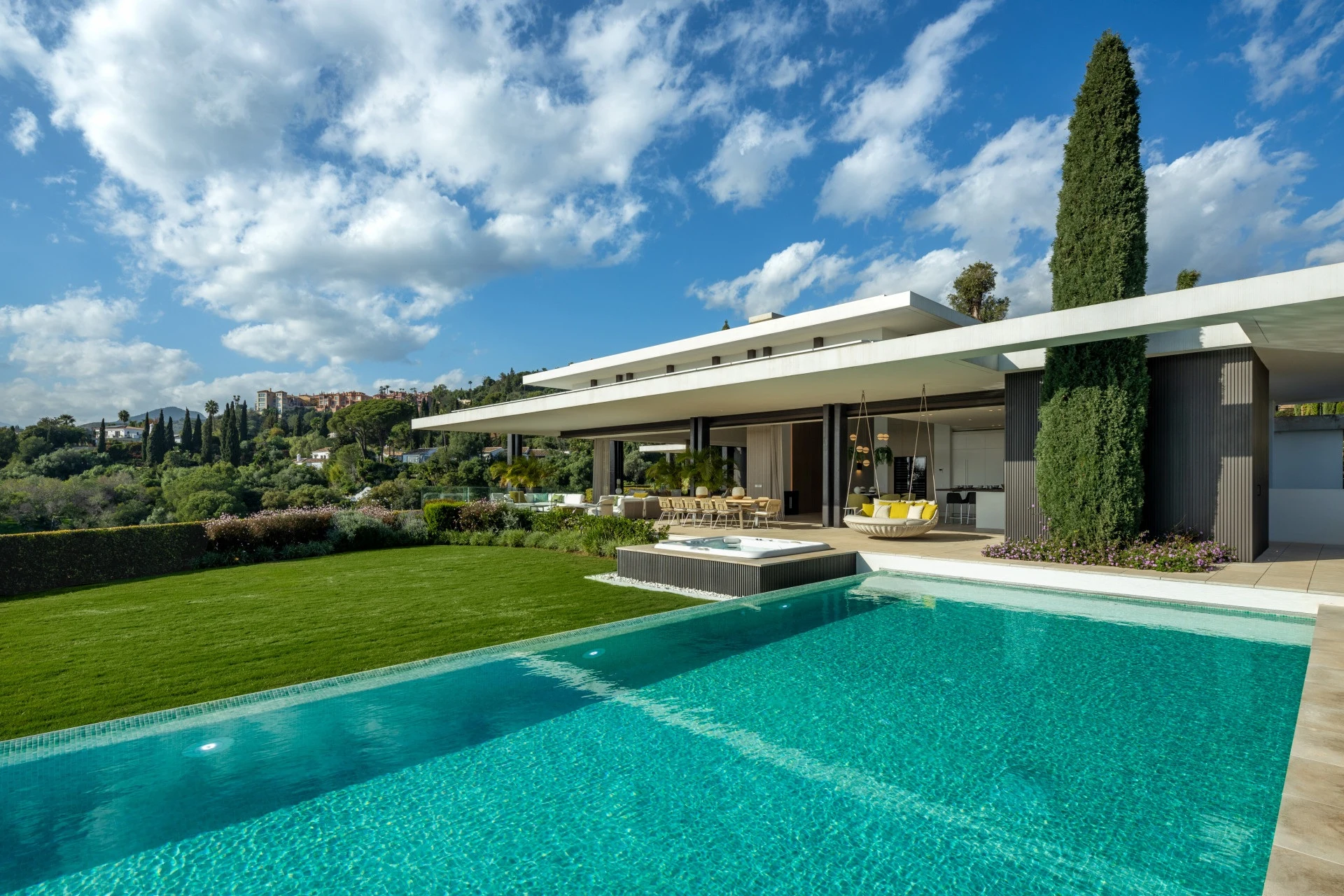 Private swimming pool and south-facing villa exterior in La Quinta