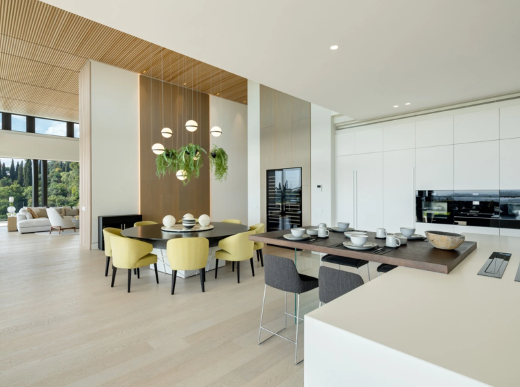Open kitchen and dining space with access to the terrace