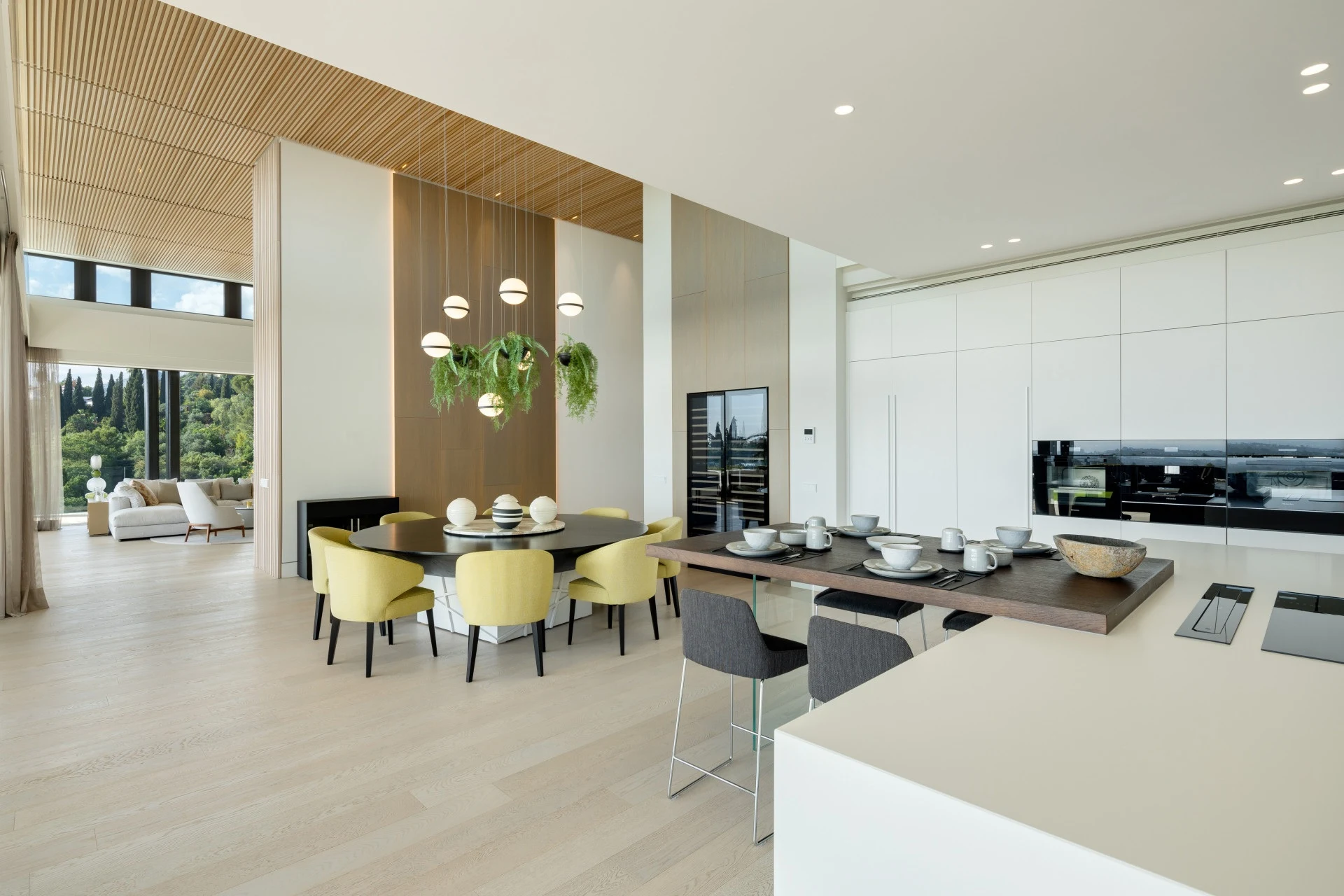 Open kitchen and dining space with access to the terrace