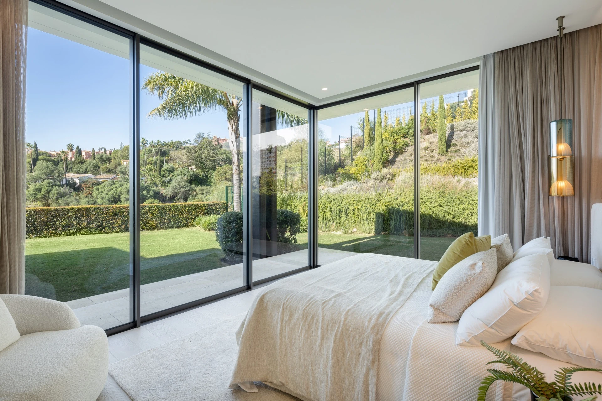 Corner bedroom with floor-to-ceiling glazing