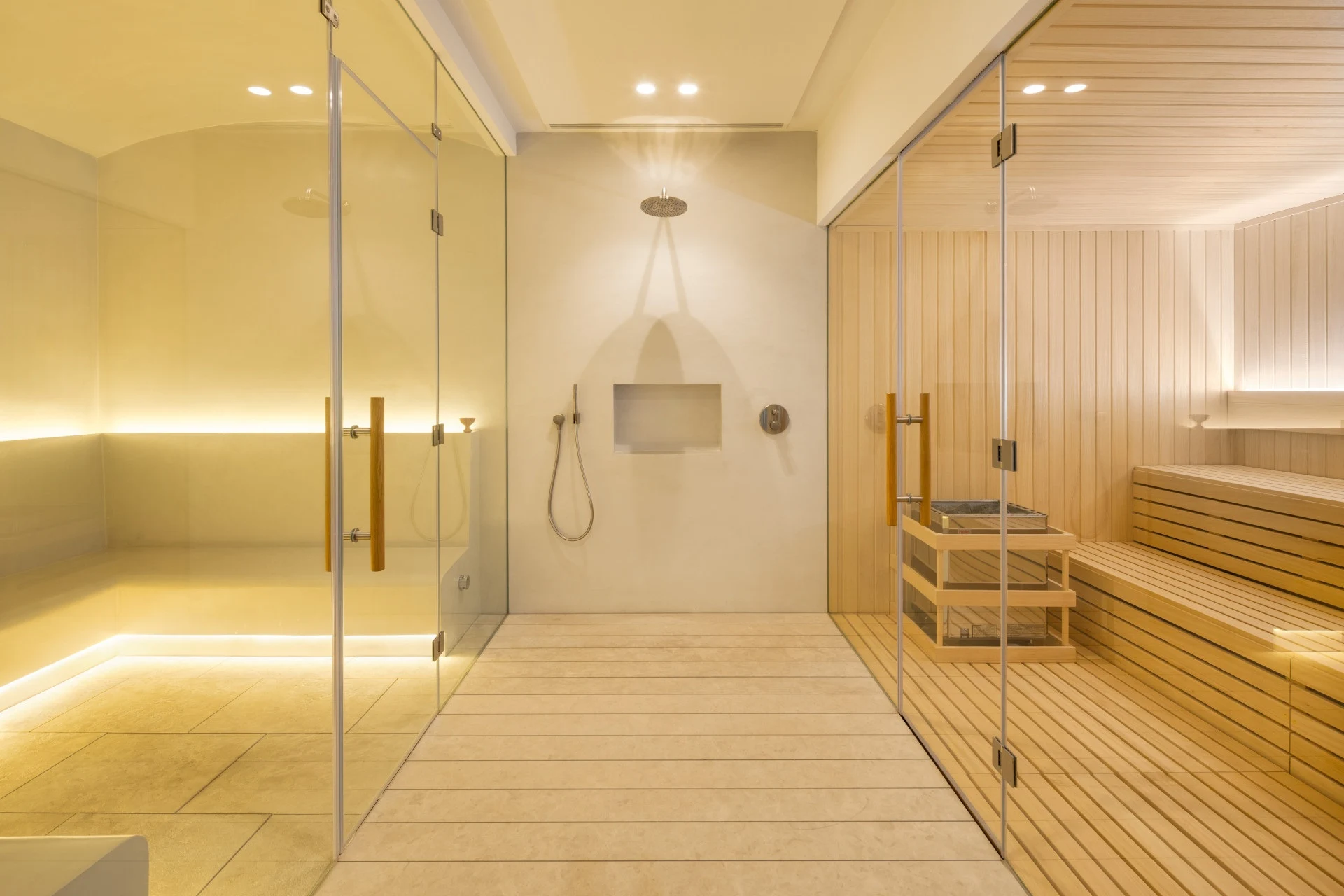 Spa with sauna and shower facilities