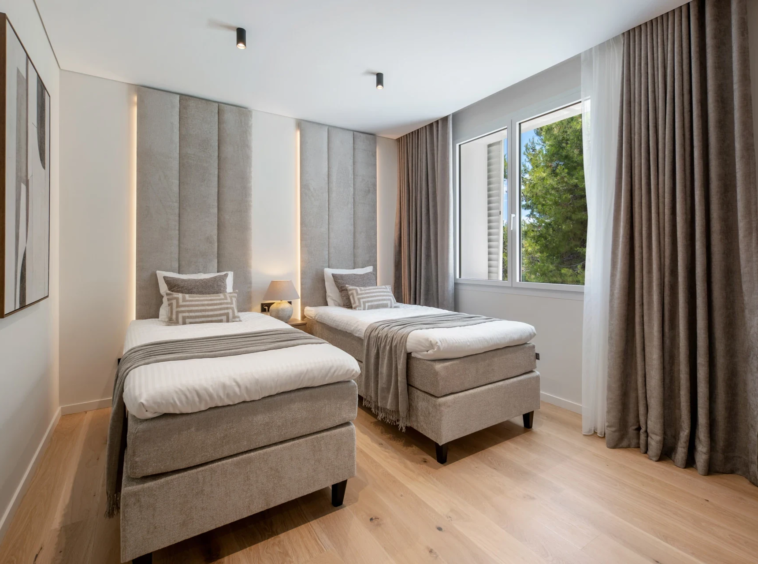 Third bedroom with twin beds