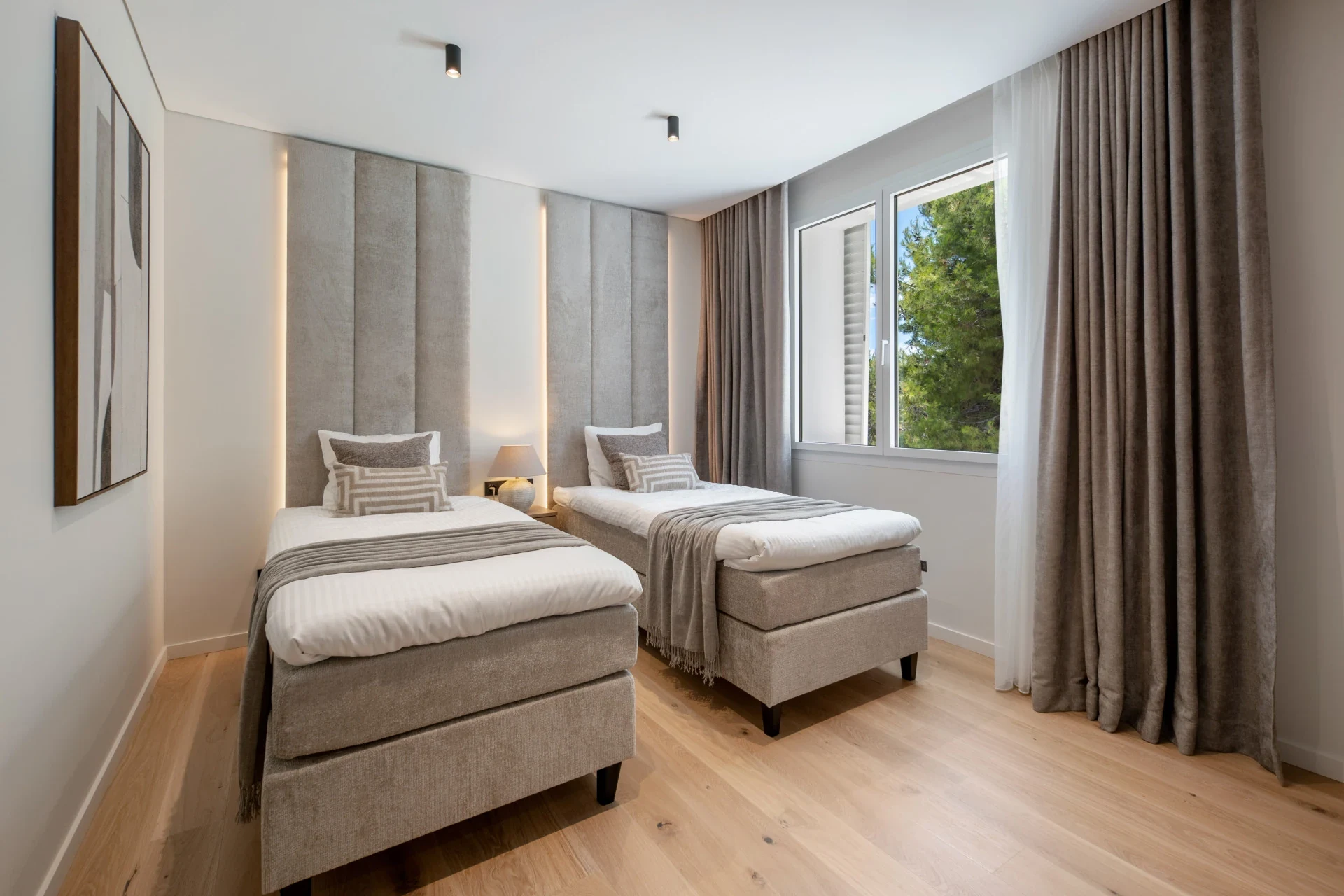 Third bedroom with twin beds