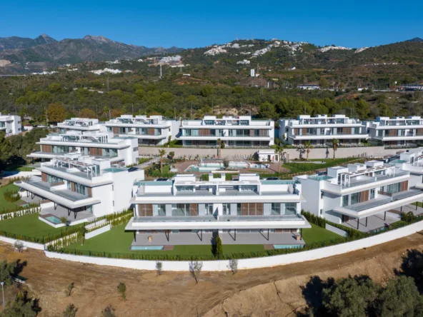 Completed residences and gardens in Santa Clara, Marbella