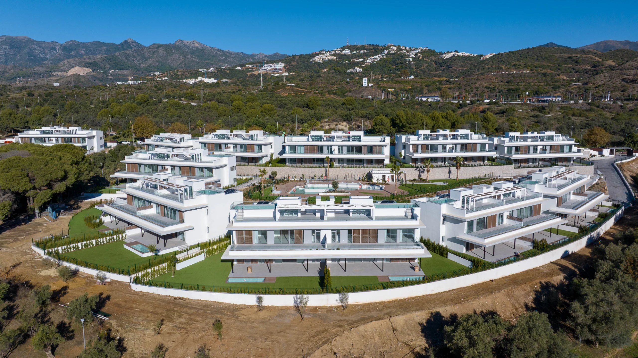 Completed residences and gardens in Santa Clara, Marbella