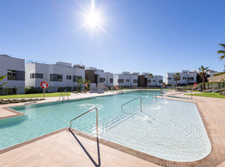Shared swimming pool and landscaped paths in Santa Clara