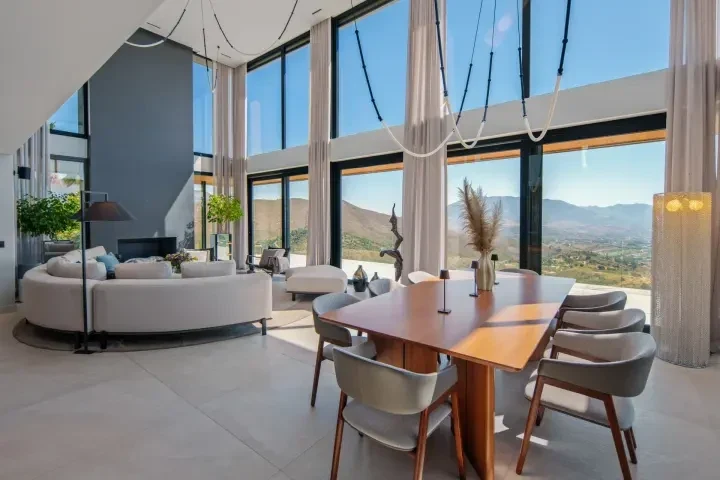 Dining and living space overlooking the Mediterranean in Marbella East