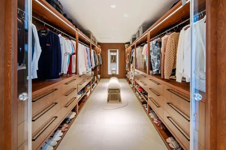 Fitted dressing room in Marbella East