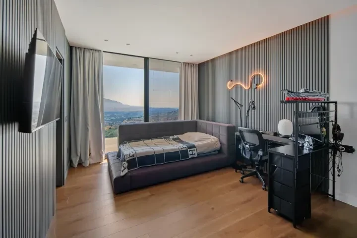 Guest bedroom with large windows in Marbella East