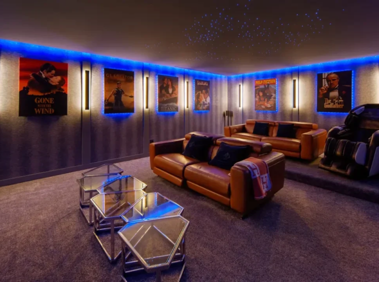 Home cinema with reclining seats in Marbella East