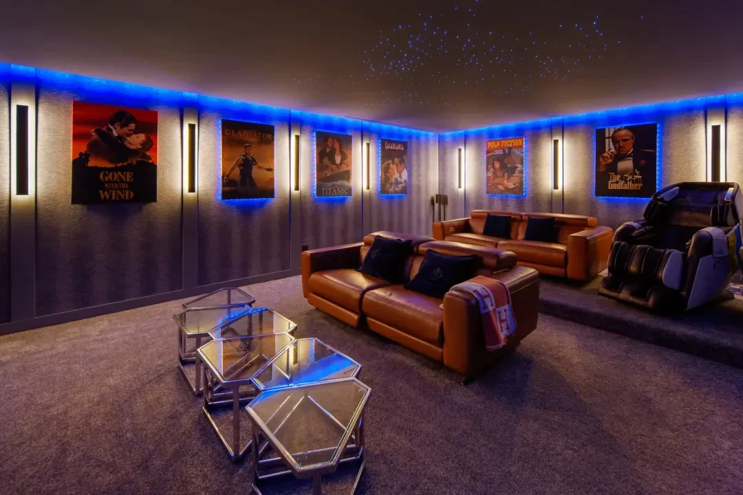 Home cinema with reclining seats in Marbella East