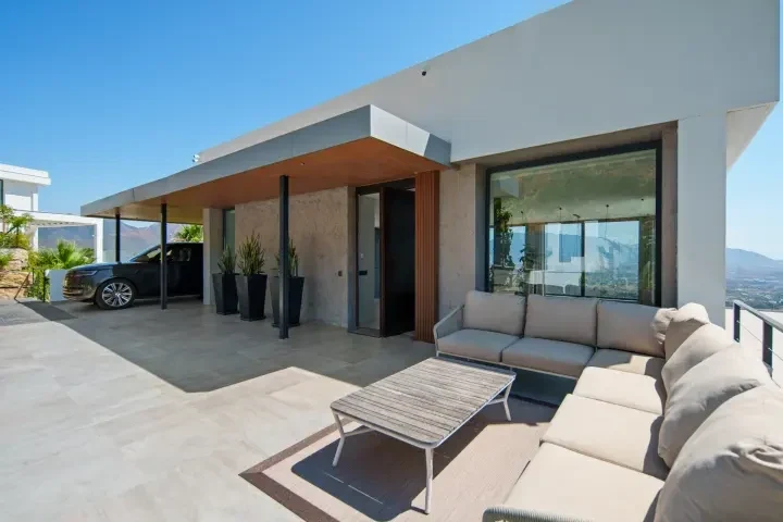 Rooftop terrace seating area in Marbella East