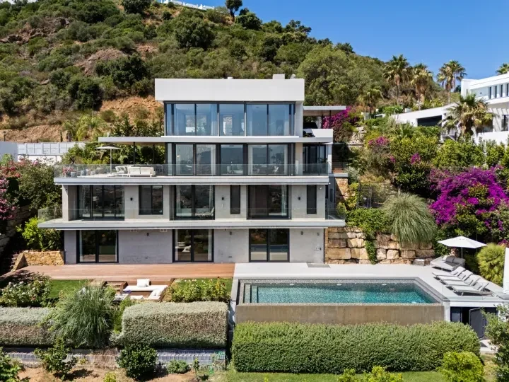 Contemporary villa exterior and infinity pool in Marbella East