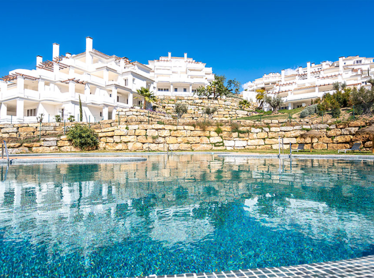 Communal pool and apartment buildings in Nueva Andalucia