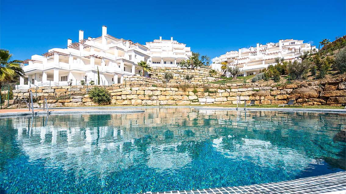 Communal pool and apartment buildings in Nueva Andalucia