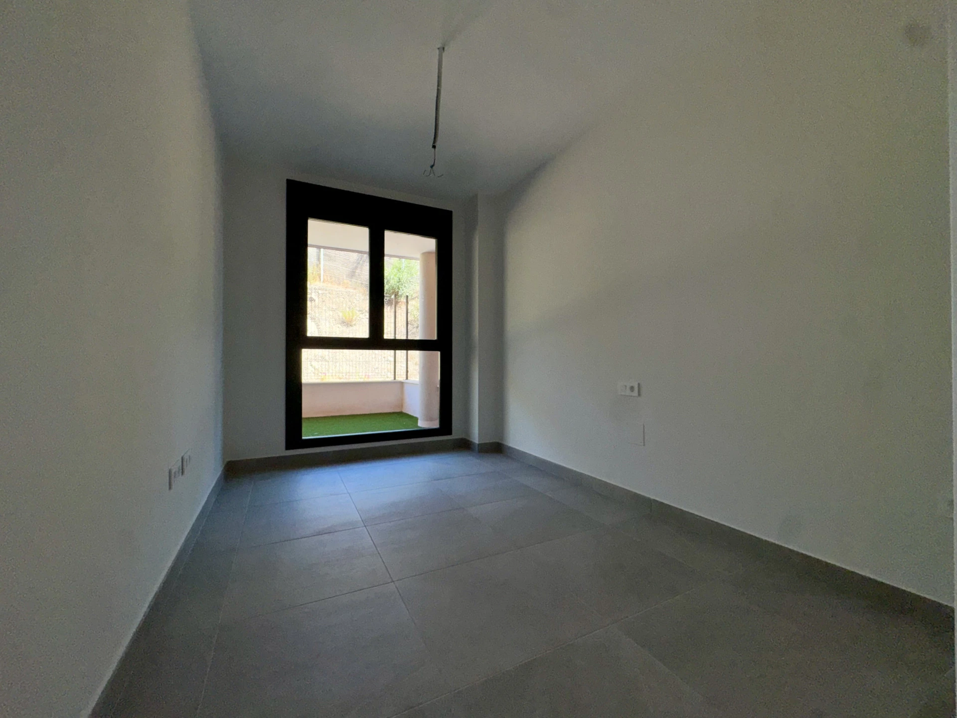 Second unfurnished bedroom