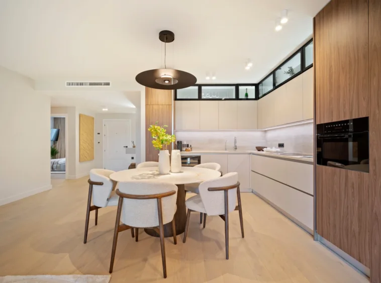 Fitted kitchen and dining area