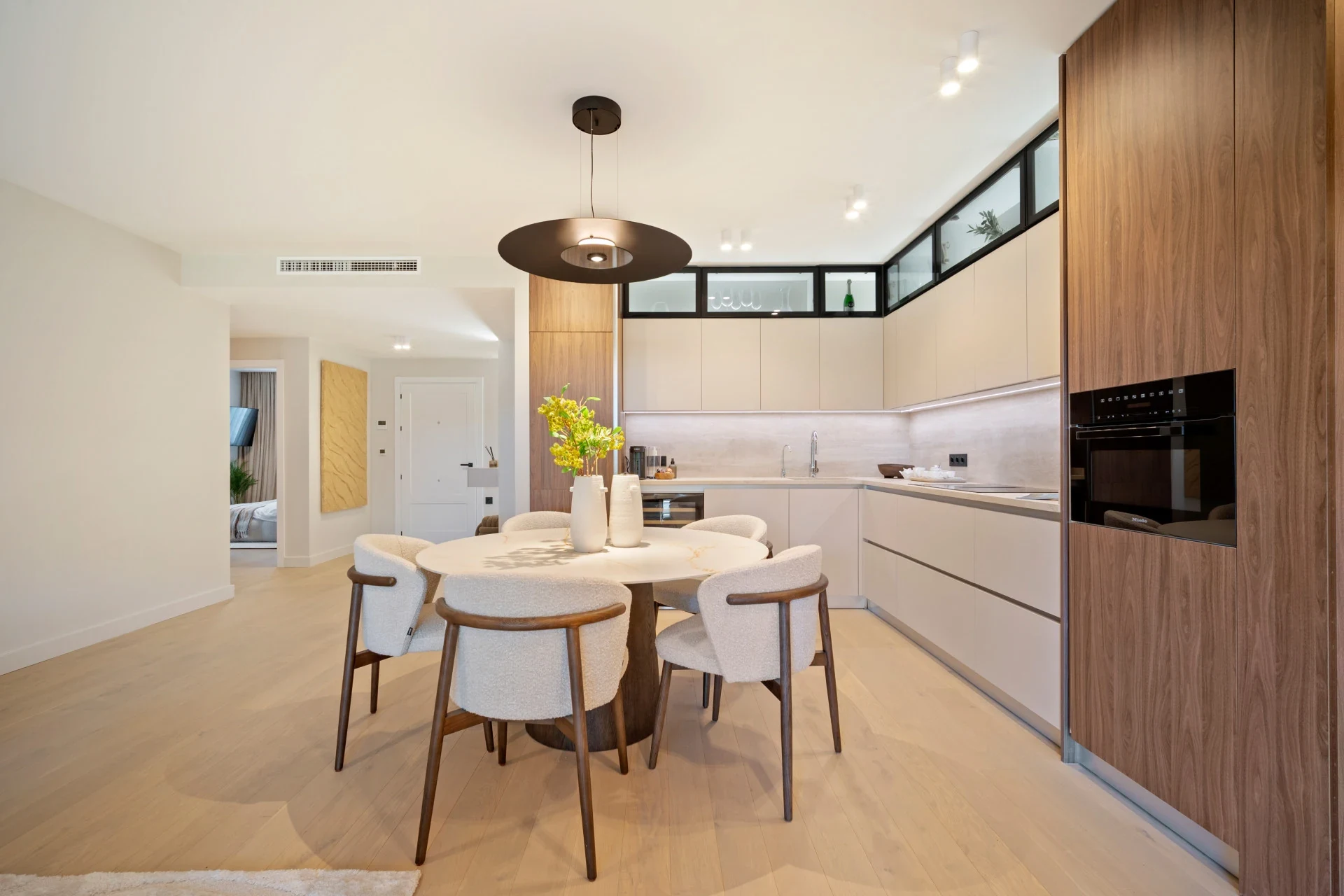 Fitted kitchen and dining area