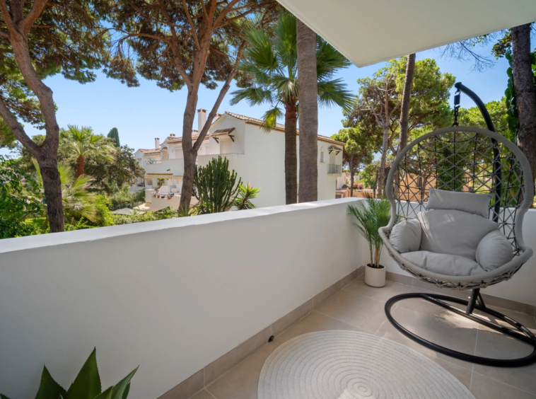 Bedroom opening onto a terrace