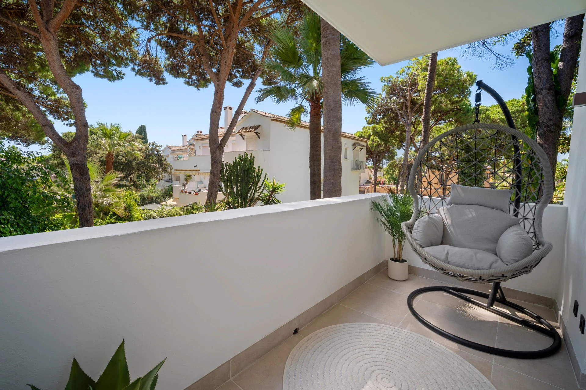 Bedroom opening onto a terrace