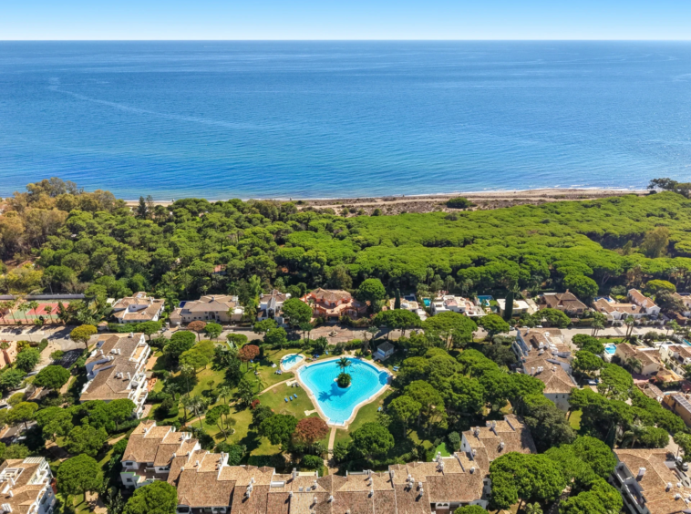 Communal swimming pool and gardens