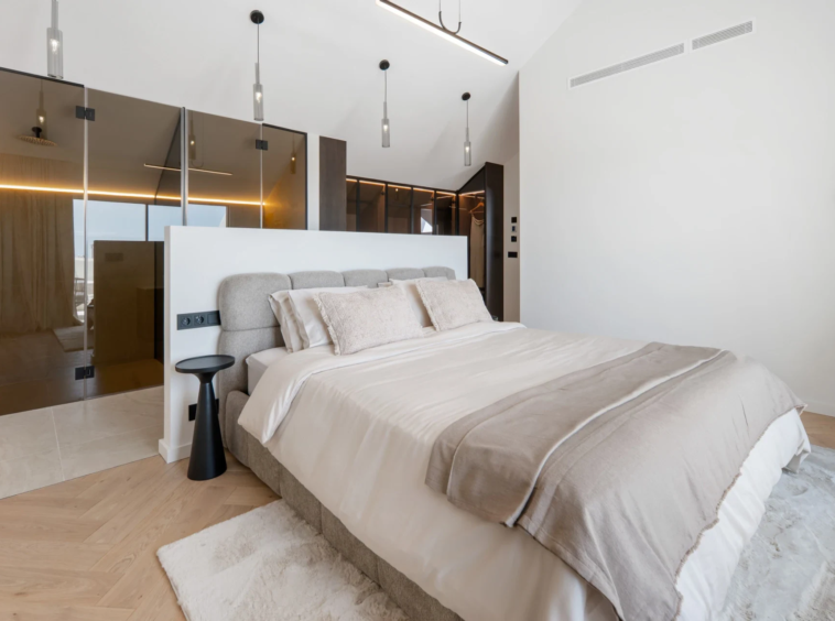 Principal bedroom with an open bathroom layout
