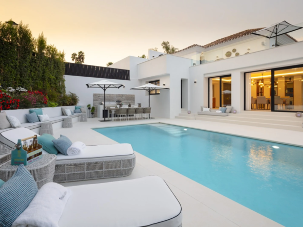 Five-bedroom villa and private swimming pool in Nueva Andalucia