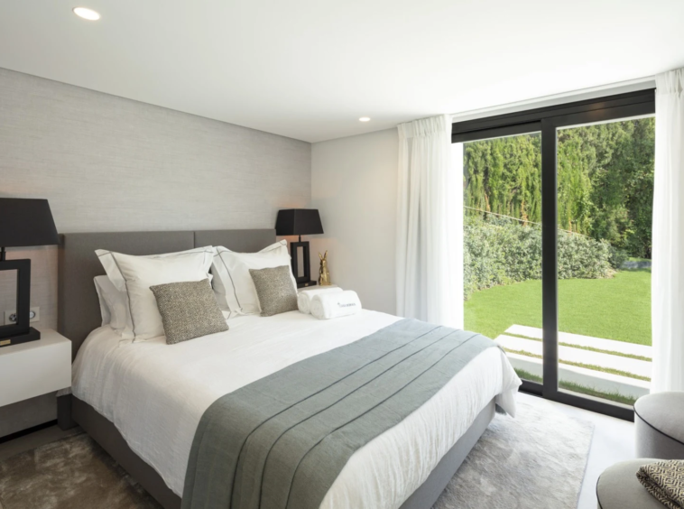 Guest bedroom overlooking the garden