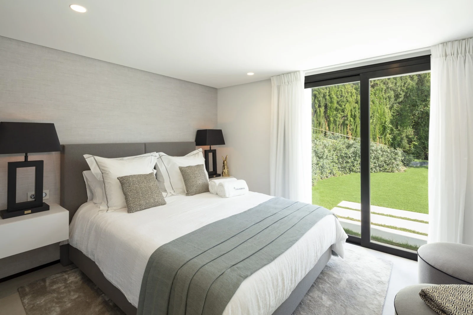 Guest bedroom overlooking the garden