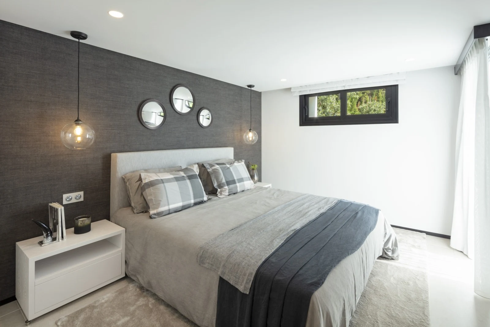 Additional bedroom with fitted bedside furniture