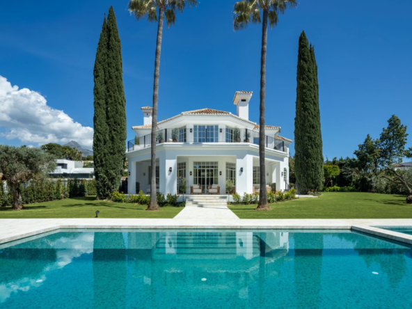 Five-bedroom villa with private swimming pool and landscaped garden