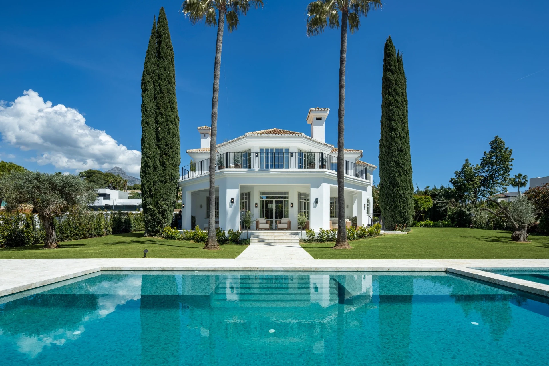 Five-bedroom villa with private swimming pool and landscaped garden