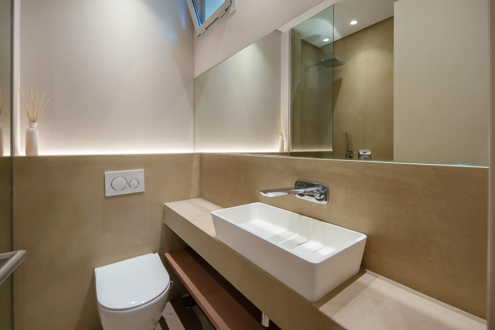 Contemporary guest bathroom