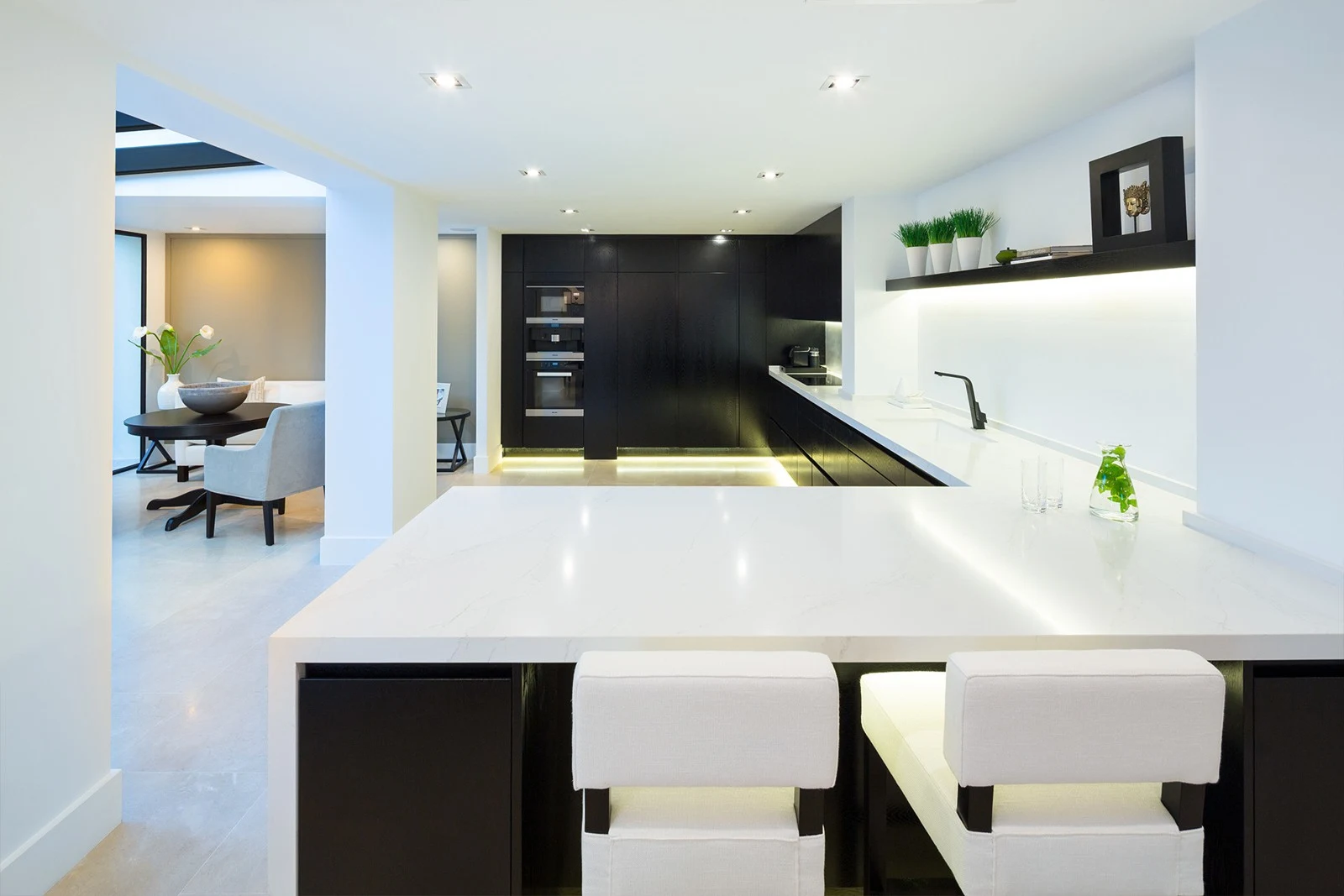 Contemporary fitted kitchen