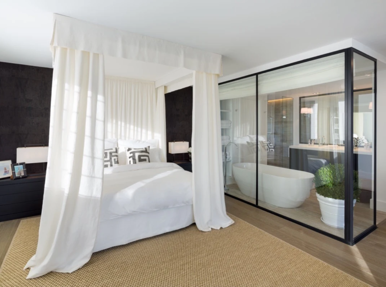 Main bedroom with en-suite bathroom