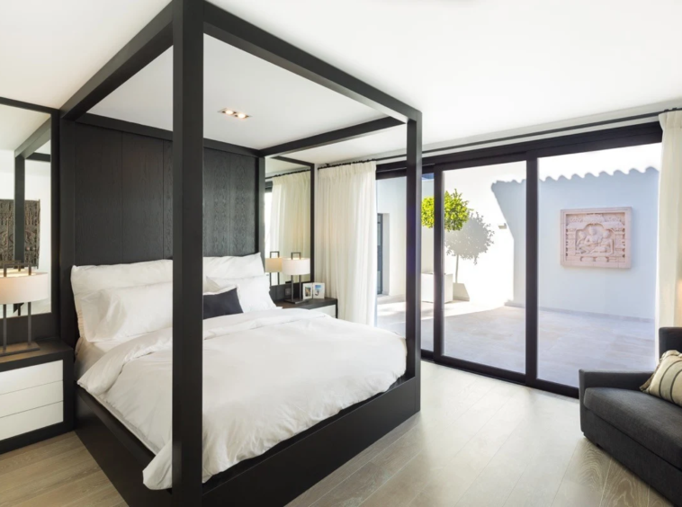 Bedroom opening onto an outdoor terrace