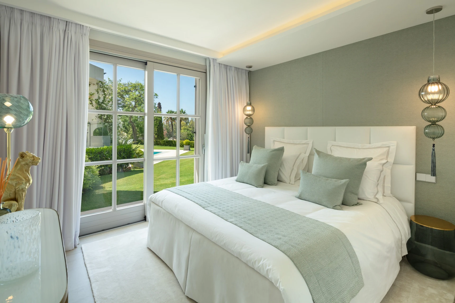 Guest bedroom opening onto the garden