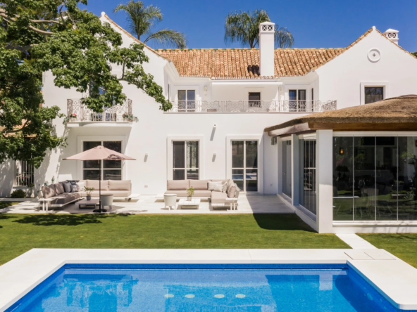 Andalusian-style six-bedroom villa with private swimming pool and garden