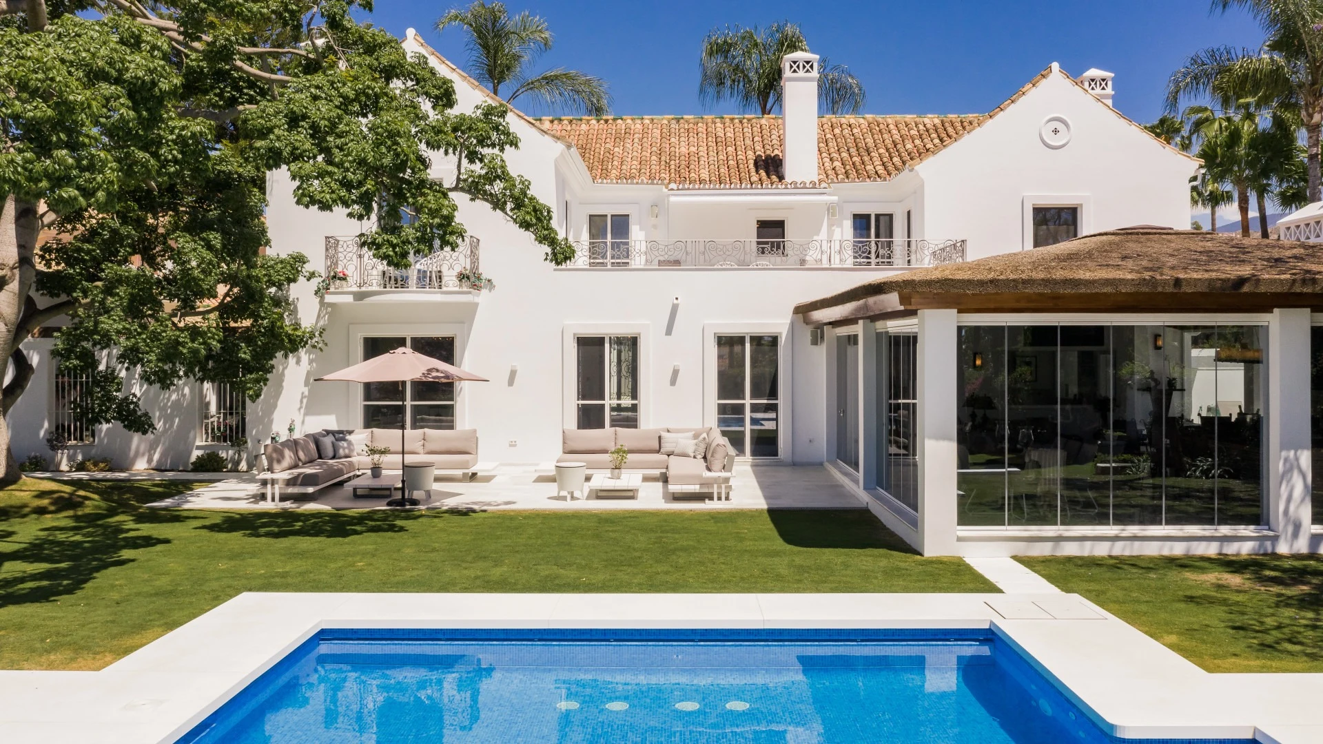 Andalusian-style six-bedroom villa with private swimming pool and garden