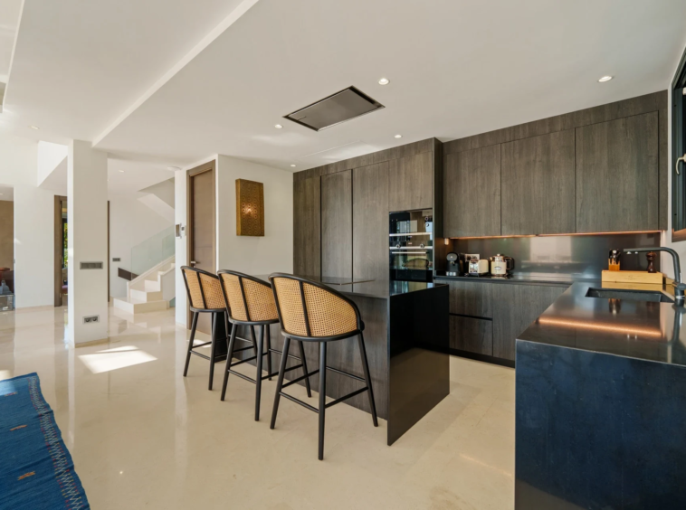 Modern fitted kitchen with breakfast bar