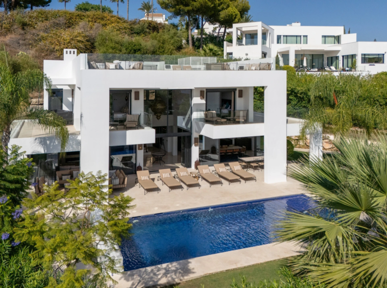 Elevated view of the villa, garden and swimming pool