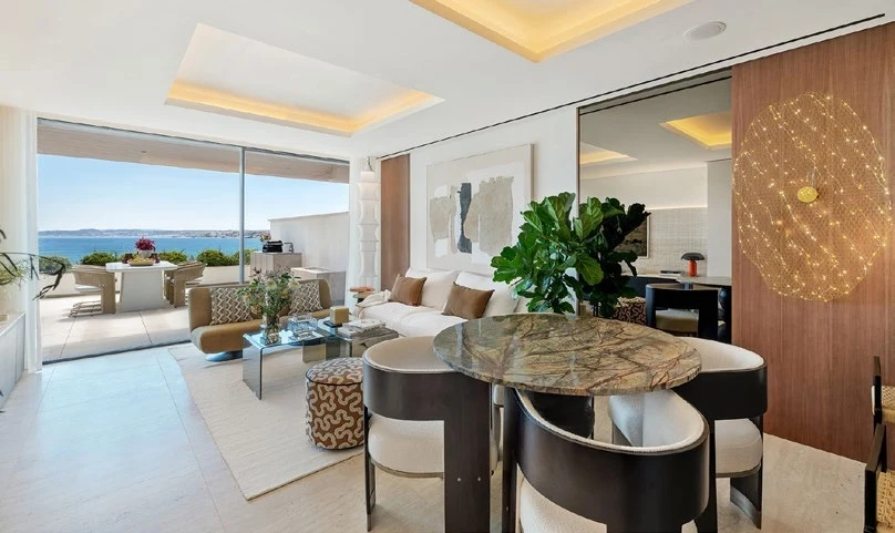 Fitted kitchen and dining area
