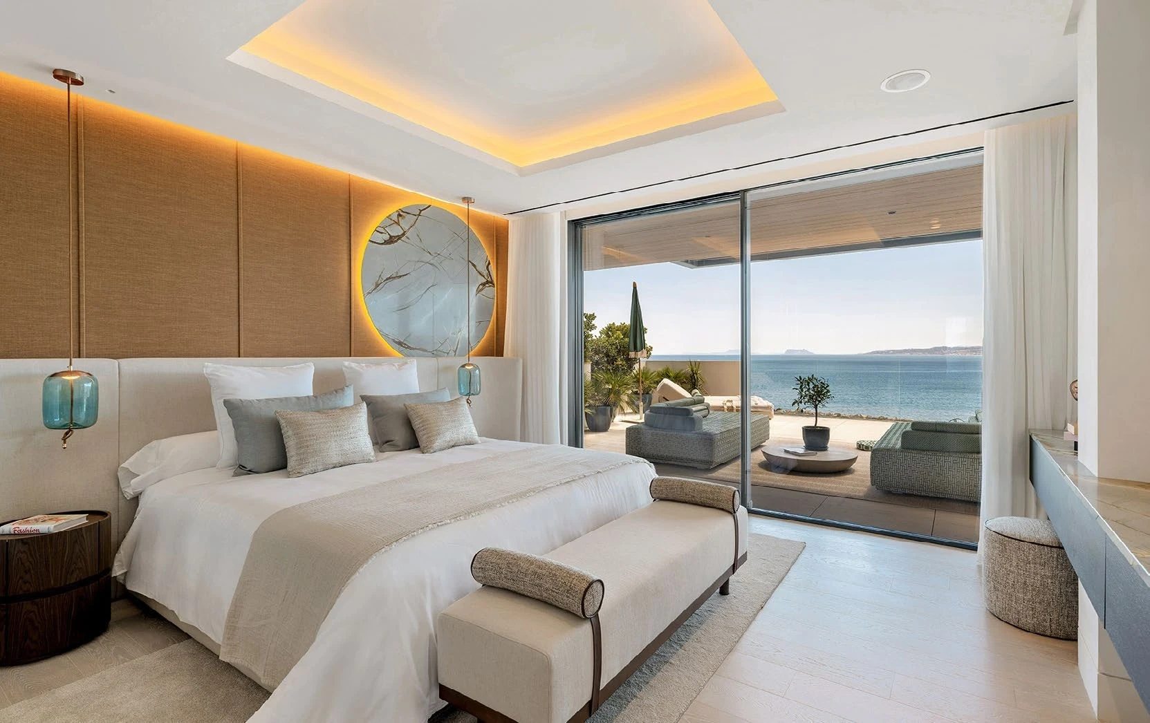 Principal bedroom opening towards the sea
